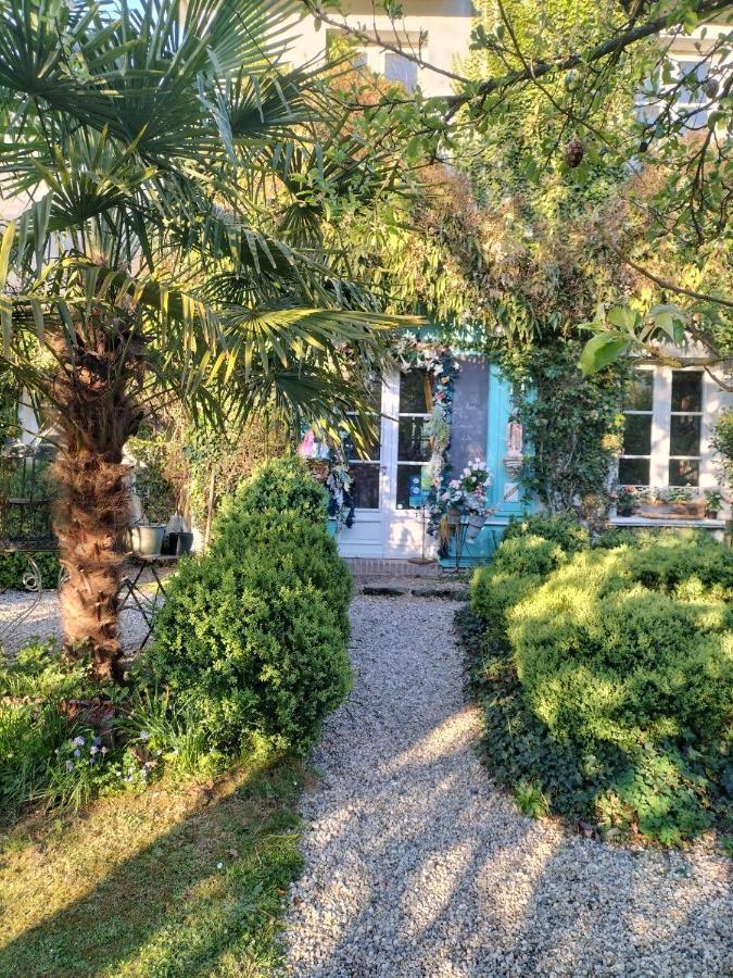Bed and Breakfast Un Parfum De Violette Fourneville Экстерьер фото